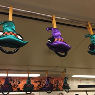 ハロウィンならではのつり革♪