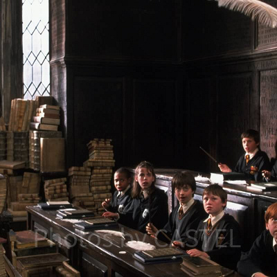 ウィンガーディアム・レビオーサを生徒たちが練習する場面