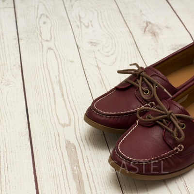 スエードのモカシンならカジュアルと大人っぽさも両立