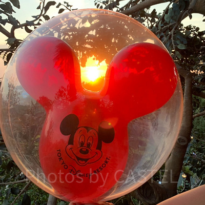 夕日とミッキー風船