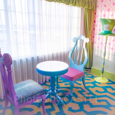 テーブルとイス