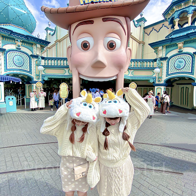 キャラクターにまつわるスポットで記念撮影