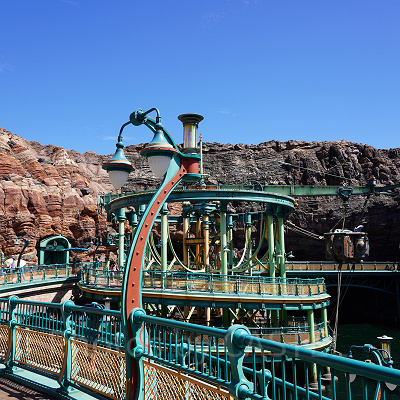 潜水艦に乗って海底探検へ！