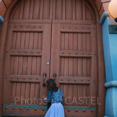 トゥーンタウンの大きな扉は自分が小さくなったような感覚になりますね。