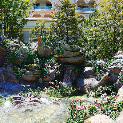 チェシャ猫が隠れています！