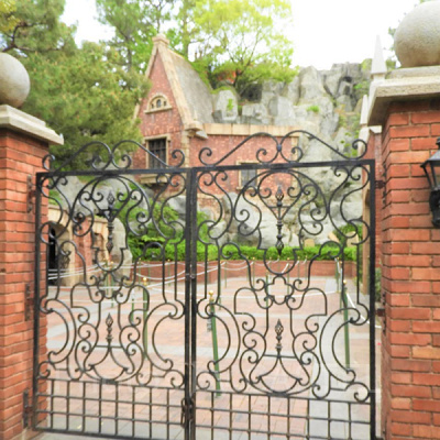 空いている時期は中庭が閉じられている