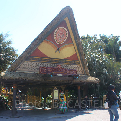 アトラクション『ウエスタンリバー鉄道』の出口、向かって右横です