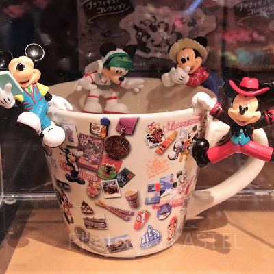 フィギュアはコップのふちに