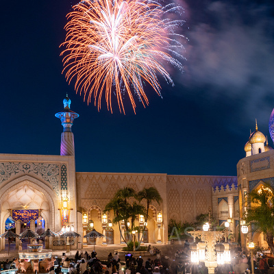 音楽に乗せて打ち上げられる花火は圧巻です