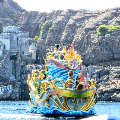 ミッキーたちの乗るフロート