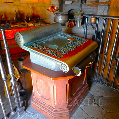 ザ・レオナルドチャレンジ：謎解きで用いる台