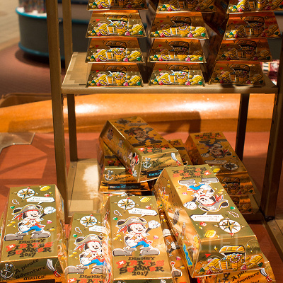 お菓子パッケージは金塊風