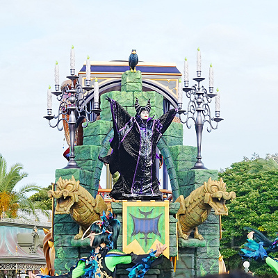 ザ・ヴィランズ・ハロウィーン”Into the Frenzy”に登場するマレフィセント