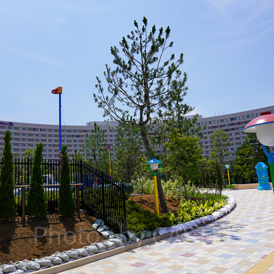 トイ・ストーリーホテルのエントランスへの道