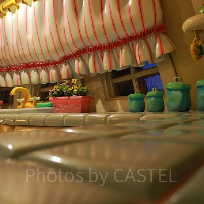 キッチンにはかわいらしい小物がたくさんありますね