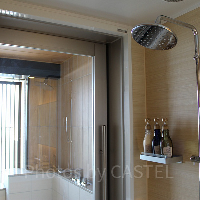 シャワールームの奥に露天風呂があります