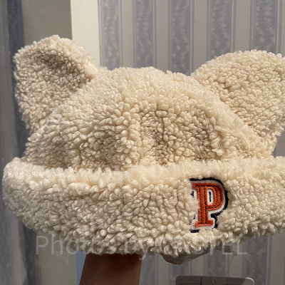 三匹の子ぶたボアキャップ