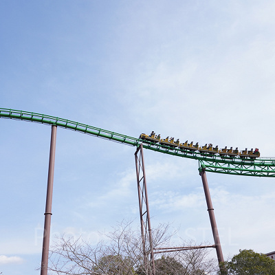 スリル満点のジェットコースター