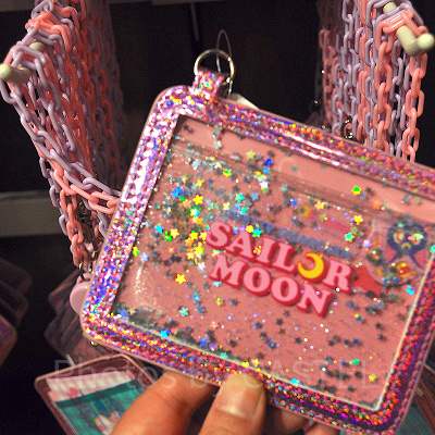 セーラームーン　USJ パスポートケース Amazon.co.jp: セーラームーン usj スマホポーチ セーラームーン
