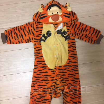 防寒対策にもなるティガーの着ぐるみ（子供用）