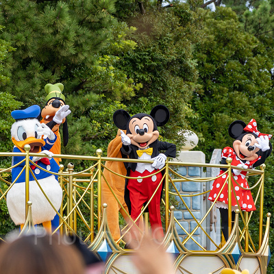 東京ディズニーランドのグリーティングパレード