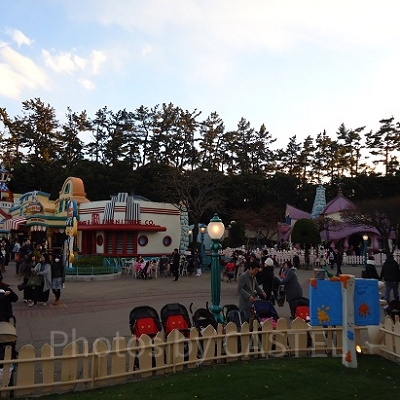 歩いて回るだけで楽しいトゥーンタウン