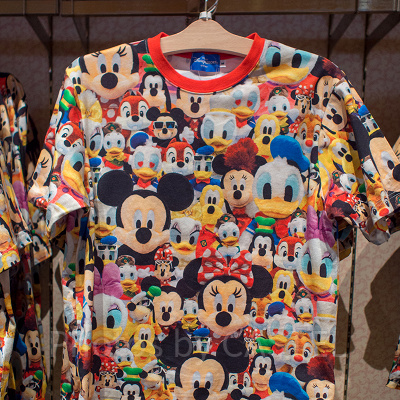 総柄Ｔシャツ（ミッキー＆フレンズ）