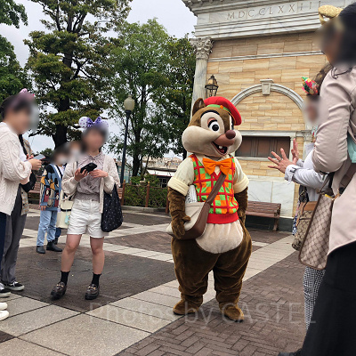キャラクターに積極的に話しかけてみて！（フリーグリーティングの様子）