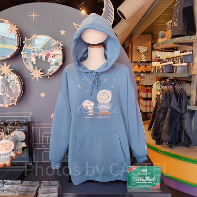 ユニバクリスマスグッズ2024：パーカー（冬服スヌーピー&チャーリー）