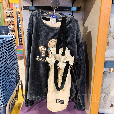 ユニバクリスマスグッズ2024：レディス向けルームウェア（冬服スヌーピー&チャーリー）