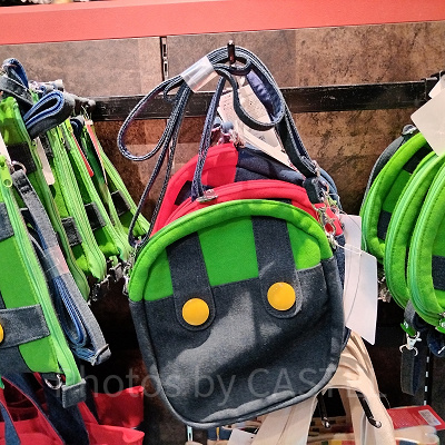 ユニバのマリオグッズ：ルイージのショルダーバッグ