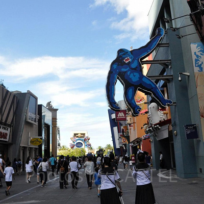 ユニバーサルシティウォーク（左手に見えるのがパークフロントホテルのテナント）