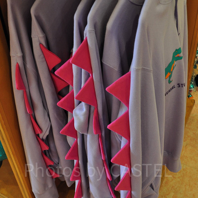 ユニバの新恐竜グッズ「ジュラシック・パーク  I’M EVOLVING」パーカー