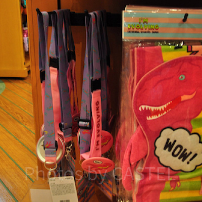 ユニバの新恐竜グッズ「ジュラシック・パーク  I’M EVOLVING」缶バッジ付きネックストラップ