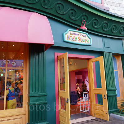 ユニバの自動販売機：セサミストリート・キッズ・ストア横