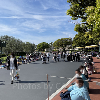 うさたま大脱走！のパレード待ち（15:30ごろ）