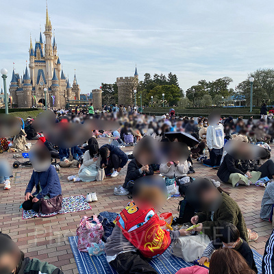 うさたま大脱走！のパレード待ちの様子（2022年4月2日15時50分ごろ撮影）