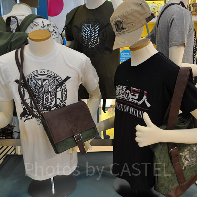 USJ進撃グッズディスプレイ