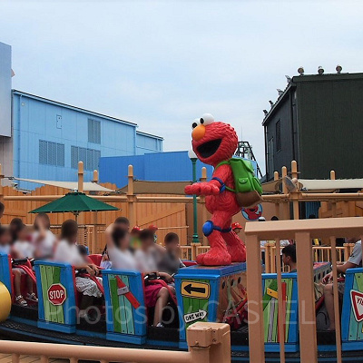 USJアトラクション：エルモのゴーゴー・スケートボード