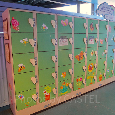 USJコインロッカー：ハローキティのリボンブティック横