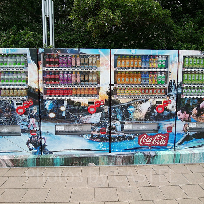 USJの自動販売機(ウォーターワールドラッピング)