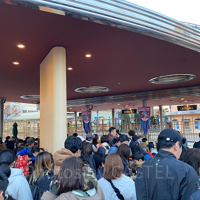 USJの開園待ちの列
