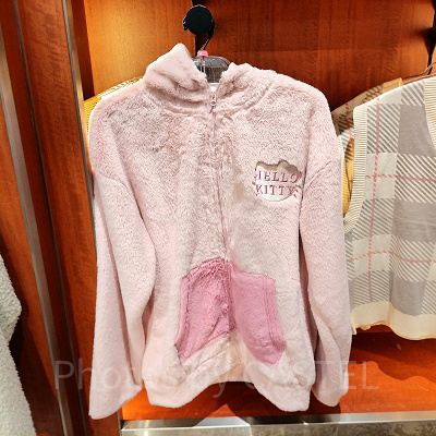 USJ冬グッズ：ハローキティのボアパーカー