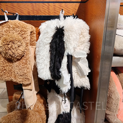 USJ冬グッズ：スヌーピーのボンボン付きボアキャップ