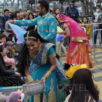 USJのワールド・ストリート・フェスティバル「セサミストリート・ボリウッド」