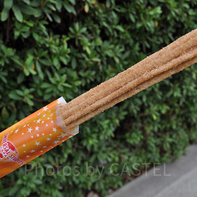 USJのシナモンチュロスの地球儀はオレンジ色