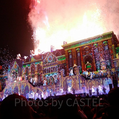 USJの「天使のくれた奇跡Ⅲ」/エンディングには紙吹雪とたくさんの花火が上がる