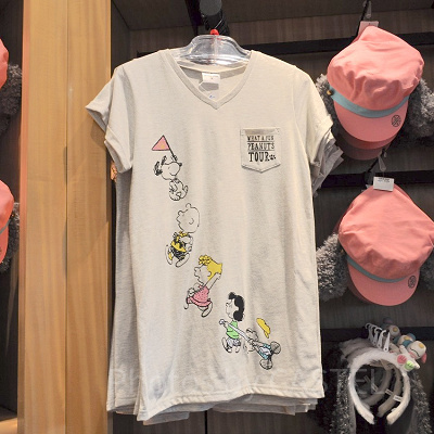 VネックTシャツ／WHAT A FUN PEANUTS TOUR