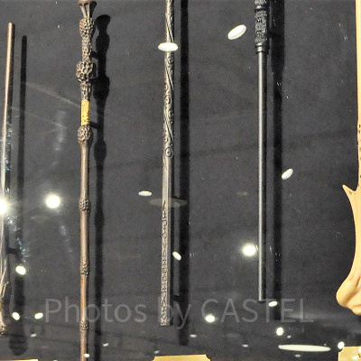 USJには映画「ハリー・ポッター」に登場するいろんな種類の杖が販売されている