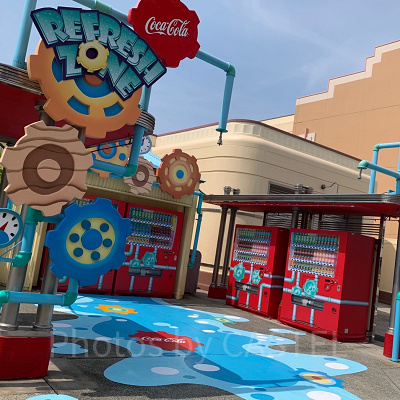 プレイング・ウィズおさるのジョージ前の自動販売機